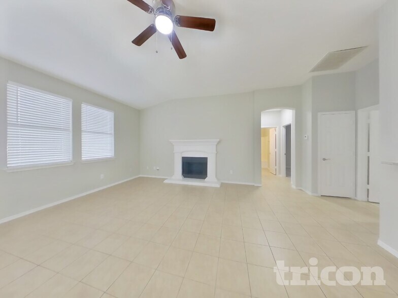 Building Photo - 3413 Fashion St