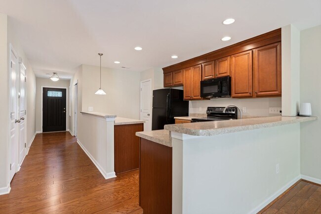 Building Photo - 3 Bedroom Townhouse in Braddock Park Community - Available May 8!