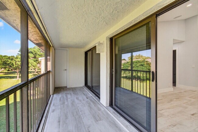 Building Photo - 3939 NE 5th Ave