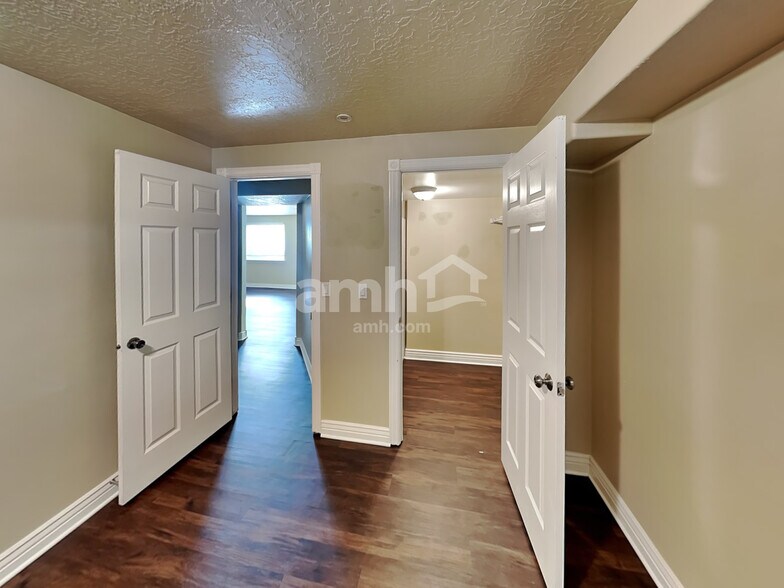 Building Photo - 1403 E 820 S