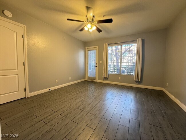 Building Photo - 2121 Sealion Dr