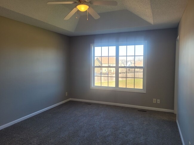 Building Photo - $1900 - 4 Beds 3 Bath + Bonus Room w/ Massive Fenced Yard