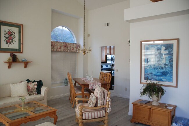 Building Photo - 16236 Peppertree Ln