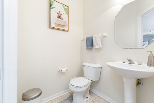 Building Photo - 9 Lake Plumleigh Ct