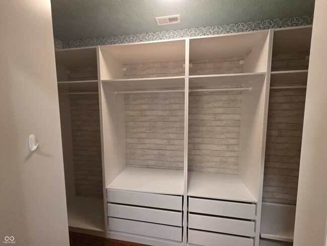 Building Photo - 6475 Glenwood Trce