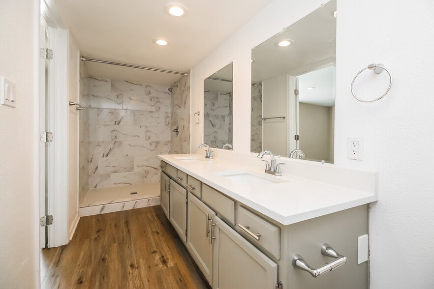 Building Photo - 1213 W Stottler Dr