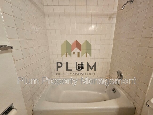 Building Photo - 1547 S Higgins Ave