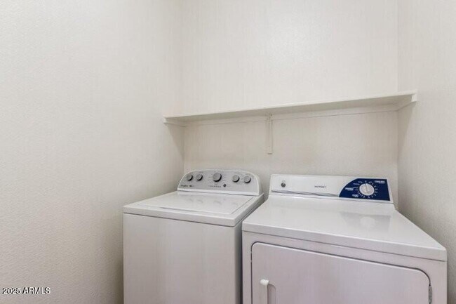 Building Photo - 11375 E Sahuaro Dr