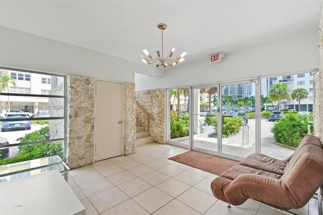 Building Photo - 1833 S Ocean Dr