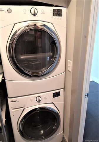 Building Photo - 333 W Trade St