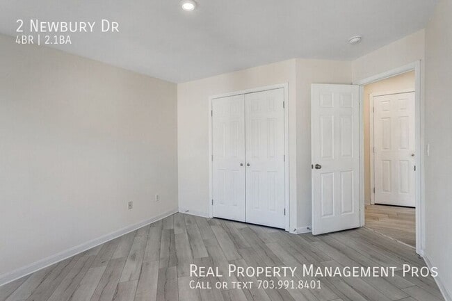 Building Photo - 2 Newbury Dr