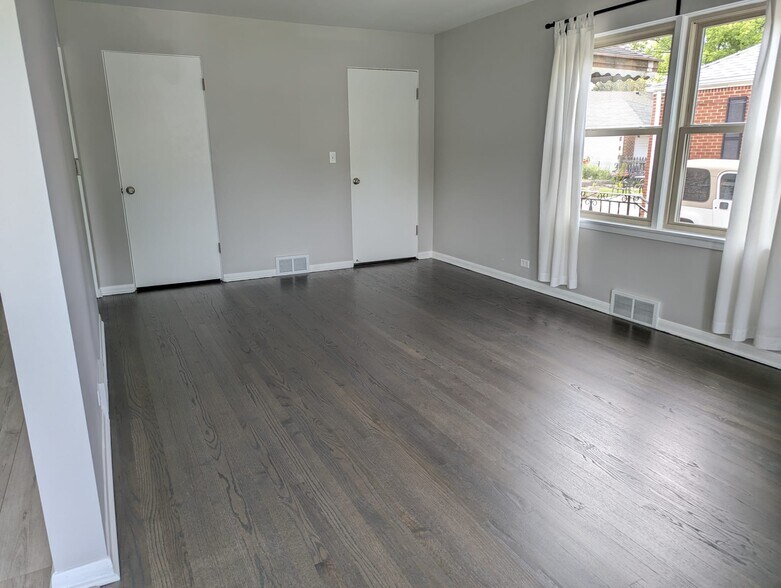 Building Photo - 113 Burtis Ave