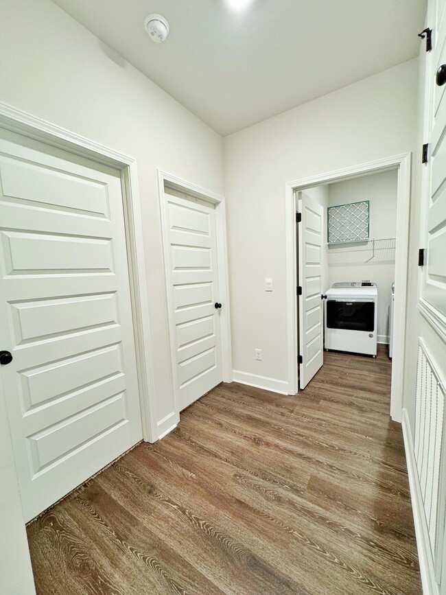 Building Photo - 3017 Dowington Dr