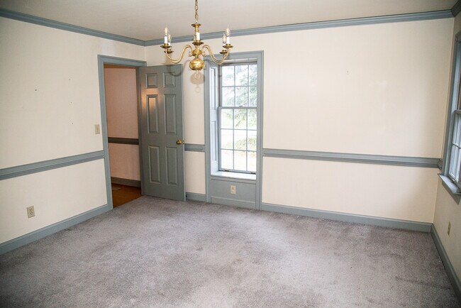 Building Photo - 1033 Hobbs Rd