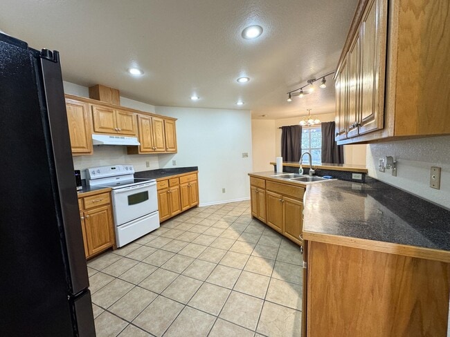 Building Photo - 123 La Paloma Dr