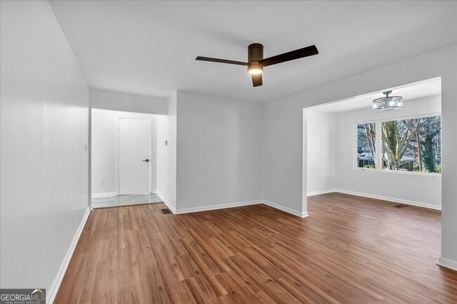 Building Photo - 2142 Cloverdale Dr SE