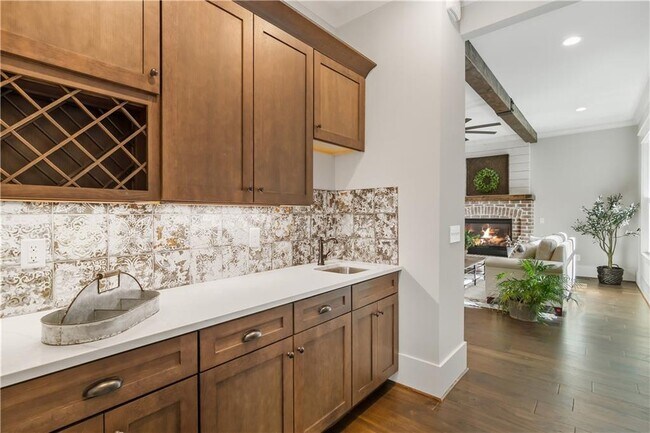 Building Photo - 6 Whisper Pl