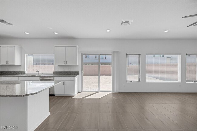 Building Photo - 6533 Twin Brks Ave