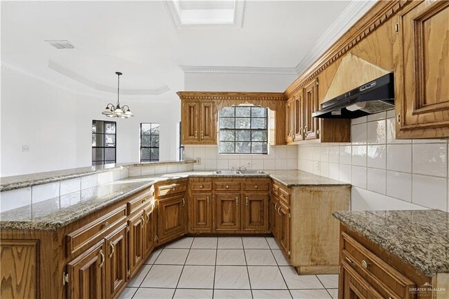 Building Photo - 11 West Dr