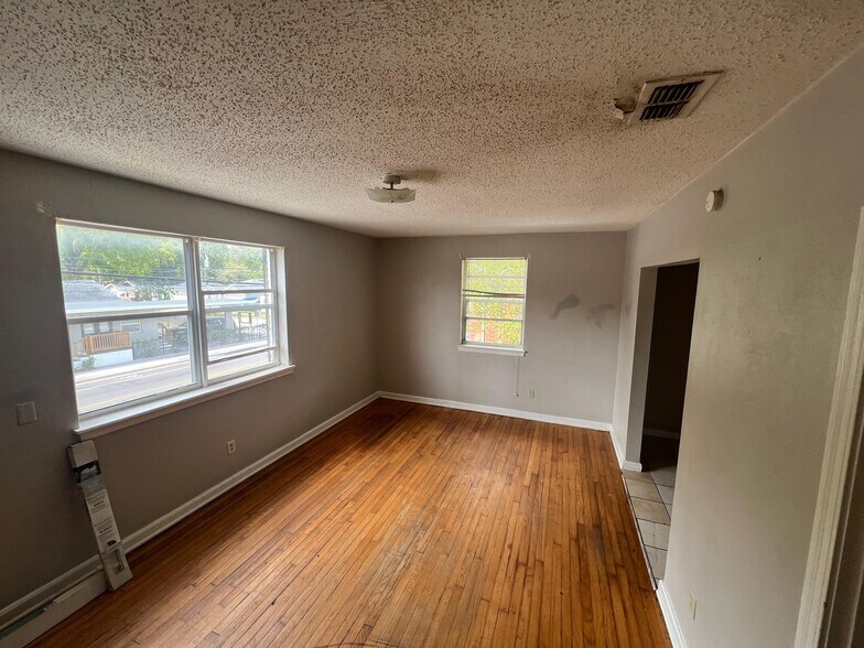 Building Photo - 853 McDuff Ave S