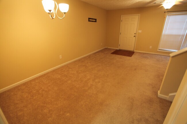 Building Photo - 3Bed/2.5Bath Townhome in Opelika!