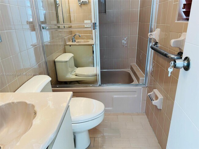 Building Photo - 706 W 40th Pl