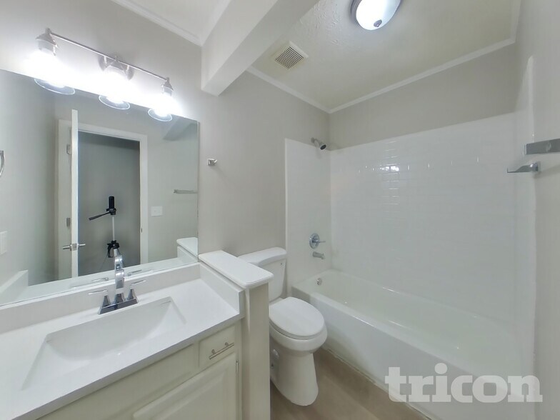 Building Photo - 100 Hillcrest Point