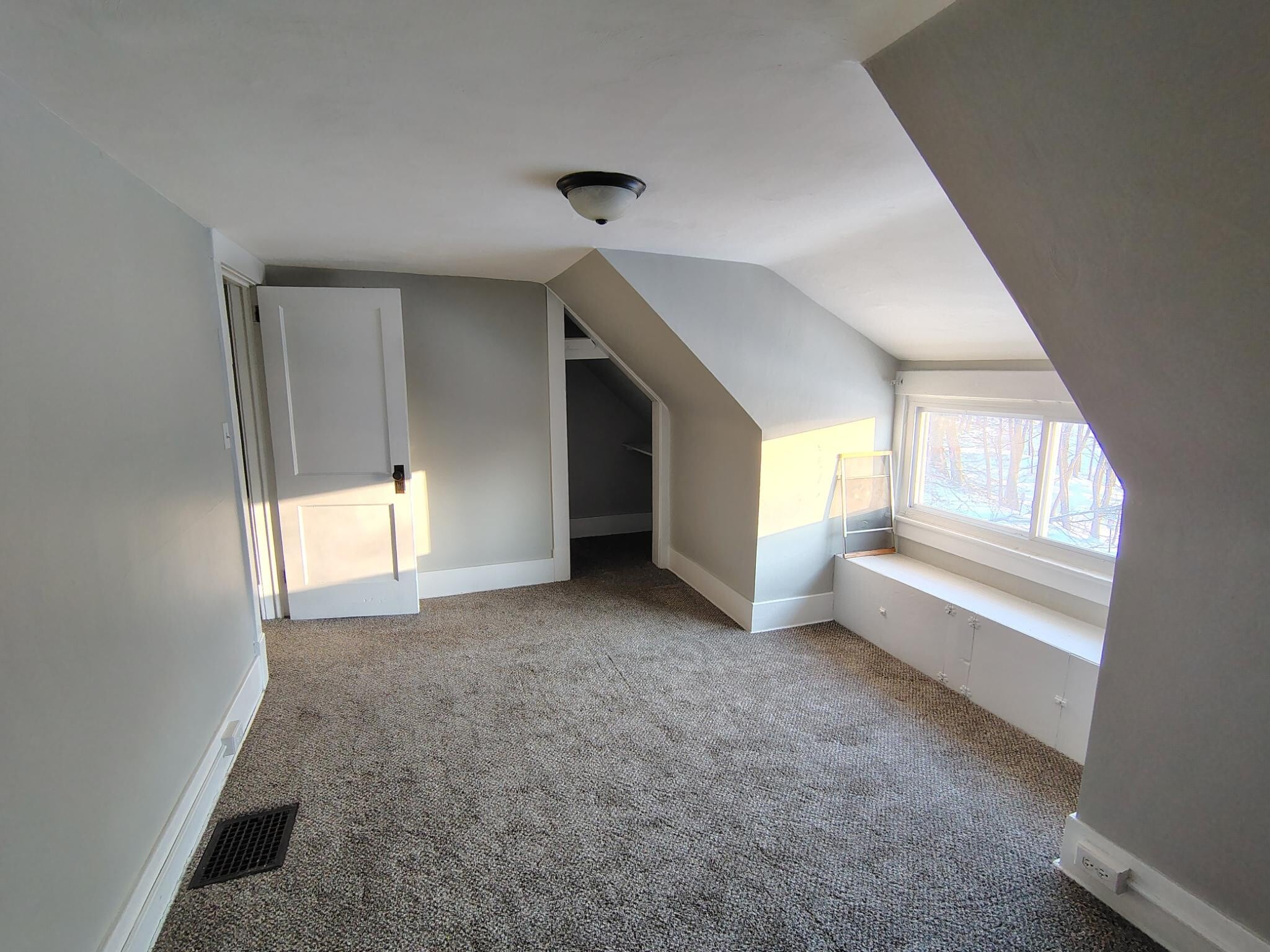 Building Photo - 755 Napier Ave