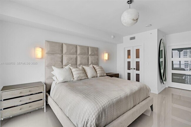 Building Photo - 2831 N Ocean Blvd