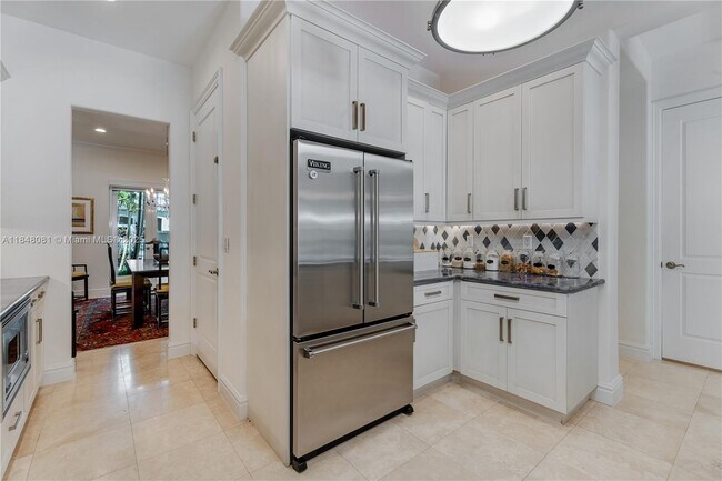 Building Photo - 10175 SW 75th Pl