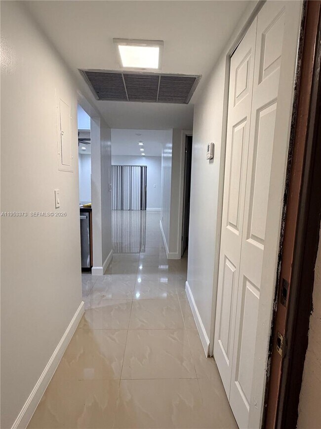 Building Photo - 20730 NE 8th Ct