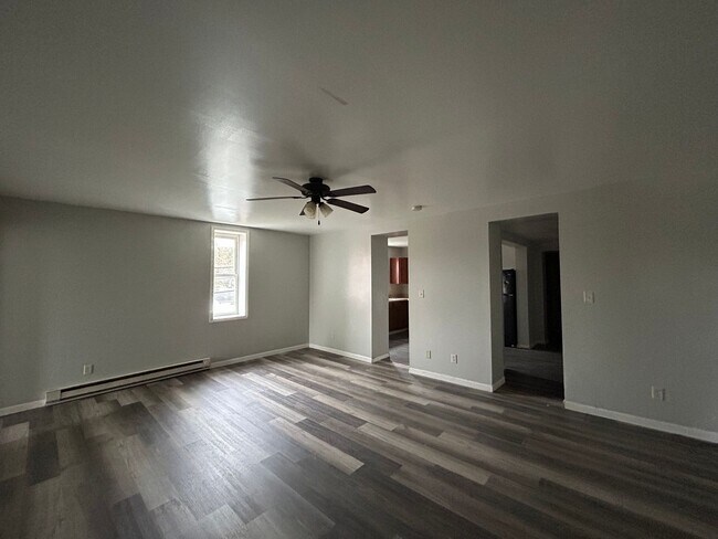 Building Photo - 105 W Emeline St