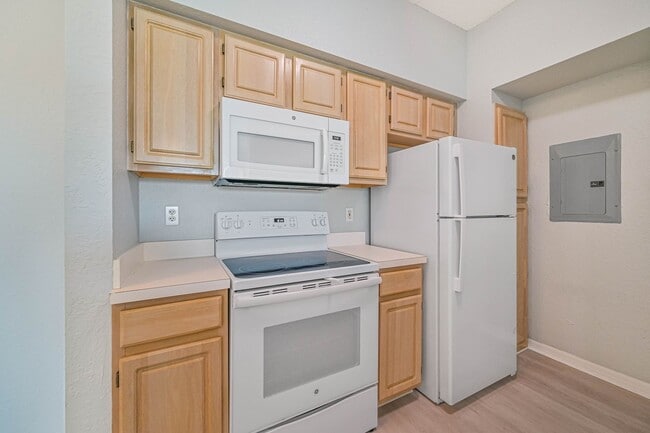 Building Photo - ** RARE 1 bed/1bath Condo in North Bonita ...