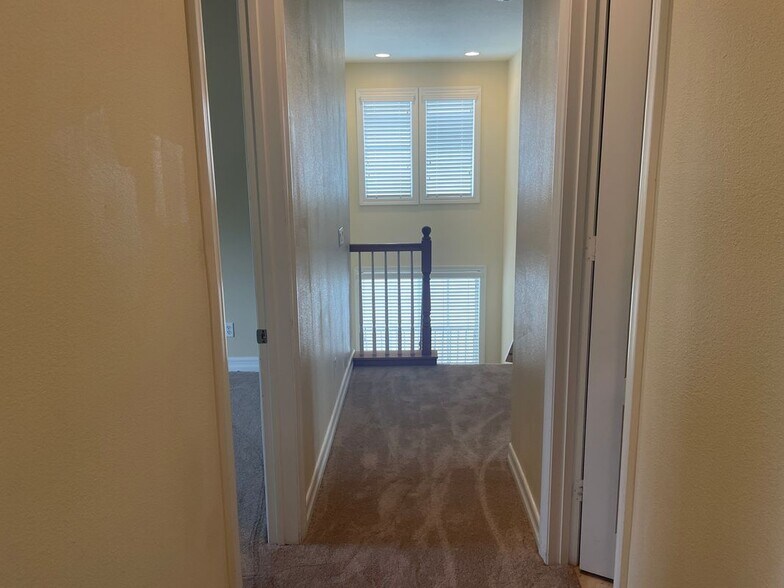 Building Photo - 2100 Canyon Cir