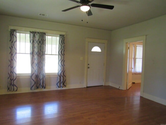 Building Photo - 405 E Main St