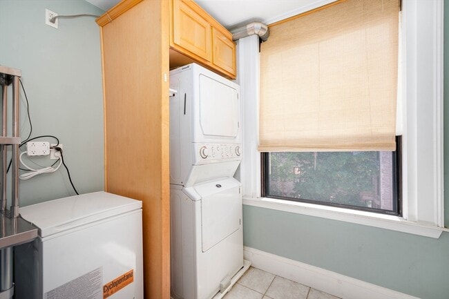 Building Photo - 1064 Beacon St