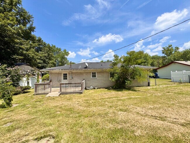 Building Photo - 122 Estonia Dr