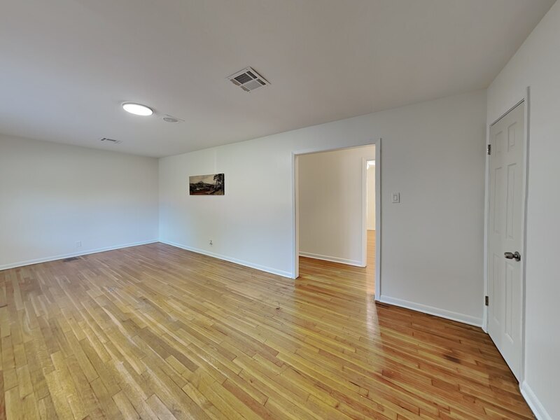 Building Photo - 1019 Park Center St