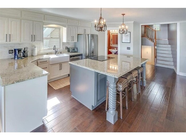 Building Photo - 16926 Grays Bay Blvd