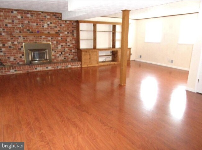 Building Photo - 9400 Tiller Dr