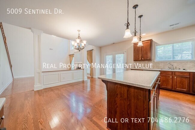 Building Photo - 5009 Sentinel Dr