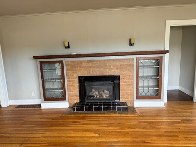 Building Photo - 910-911 Carolina St