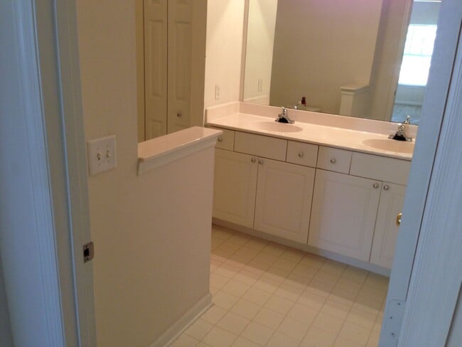 Building Photo - 2222 Arbor Lakes Cir