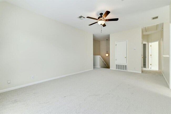 Building Photo - 20308 Farm Pond Ln