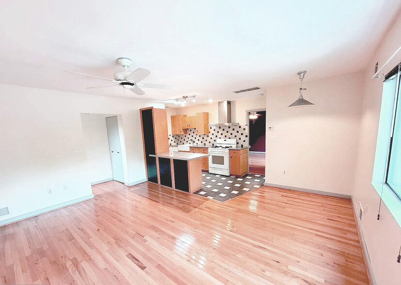 Building Photo - 4005 Woodland Ave