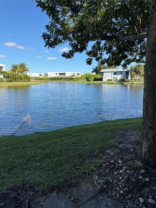 Building Photo - 16639 Hemingway Dr