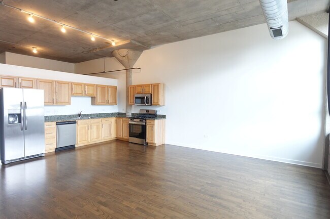 Building Photo - 3963 W Belmont Ave