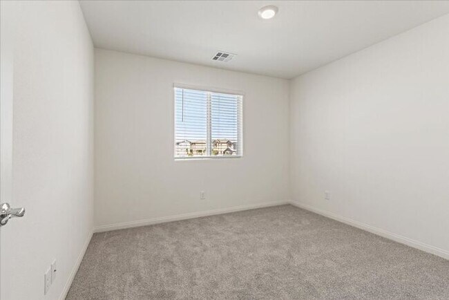 Building Photo - Modern 4-Bedroom Home with Turf Backyard in Gated Community