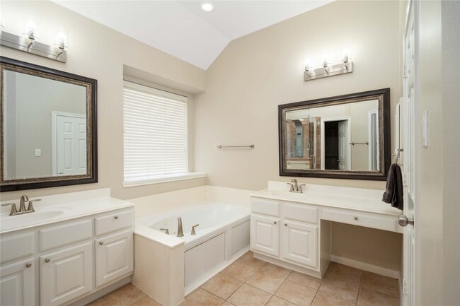 Building Photo - 707 Lytton Springs Way