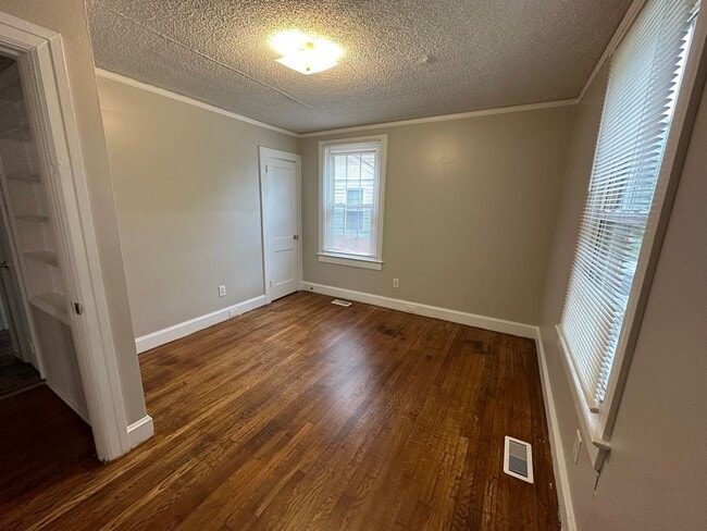 Building Photo - Burlington